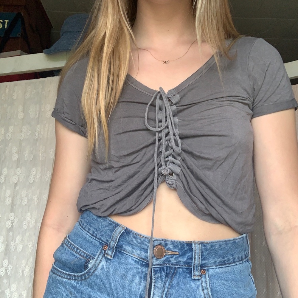 Cinch tie tee